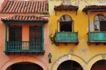 Passaendo no centro histórico de Cartagena, na Colômbia